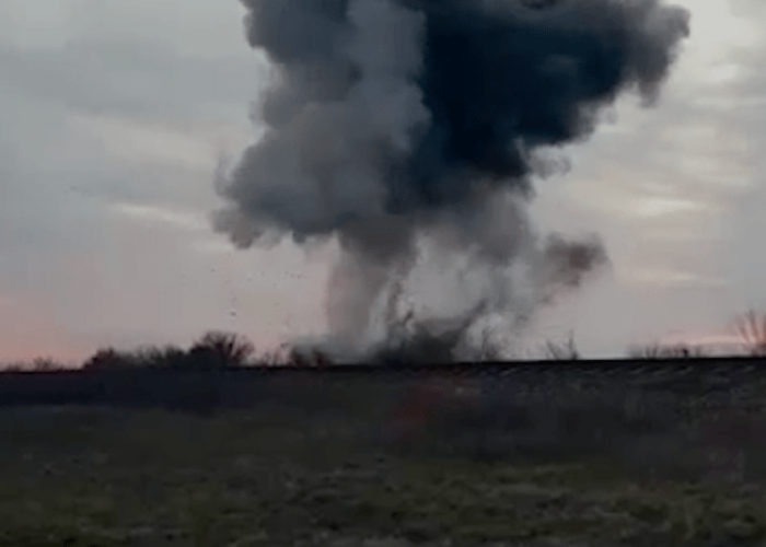 Ukraynalı partizanlar Xersonda dəmir yolunu partlatdı - VİDEO