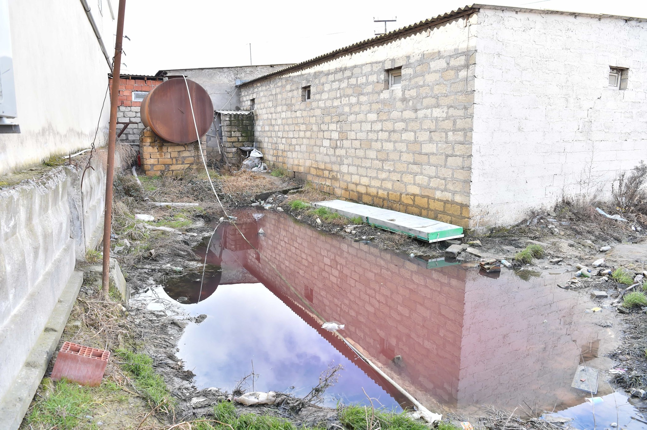 Bakıda sudan qanunsuz istifadə halları aşkarlandı - FOTO/VİDEO