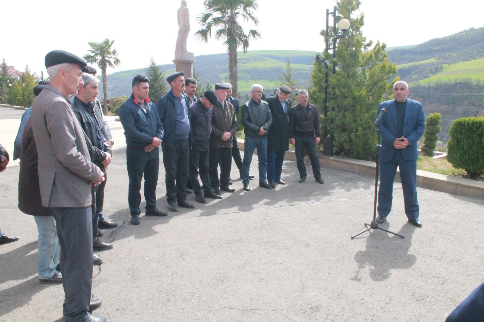 “Açıq mikrofon”da 14 müraciət ünvanlandı - FOTO