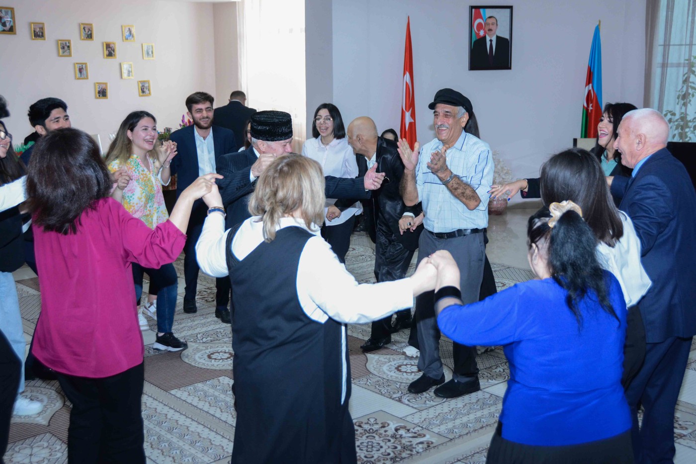 UNEC kollektivi Novruz bayramını “Qocalar evi”ndə qeyd edib - FOTOLAR