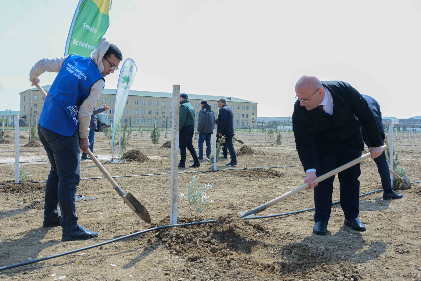 UNEC “Heydər Əliyev İli” çərçivəsində  ağacəkmə aksiyasına qoşuldu - FOTOLAR