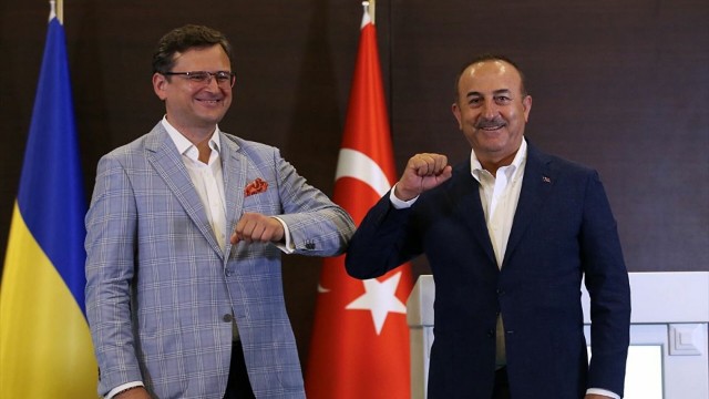 Çavuşoğlu ukraynalı həmkarını Türkiyəyə dəvət etdi