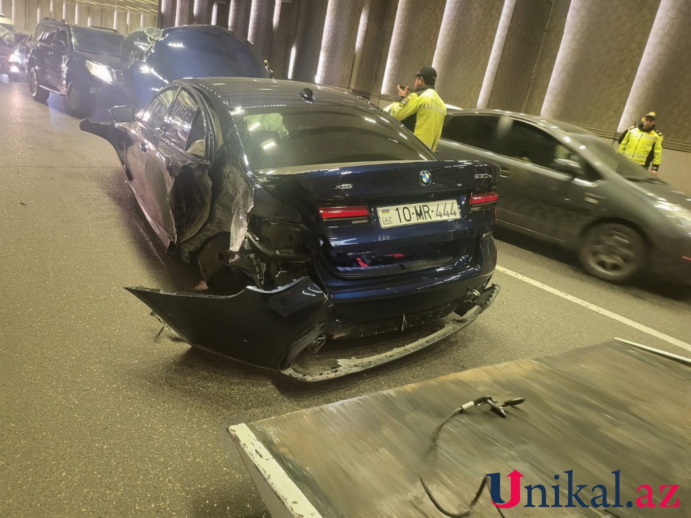 Nərimanov rayonunda ağır yol-nəqliyyat hadisəsi: BMW yararsız hala düşdü