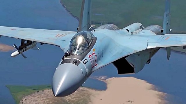 Rusiyanın Su-35S qırıcı təyyarələri İrana eniş etdi - VİDEO