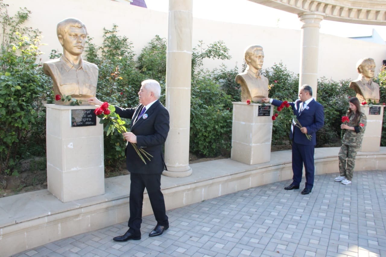 Ağalar Vəliyev şəhid və qazi ailələrinə bayram sovqatları göndərdi - FOTOLAR