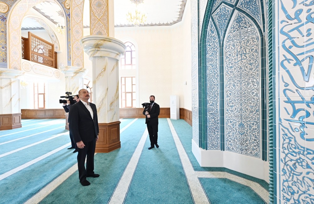Prezident və birinci xanım “Cümə” məscidinin açılışında - FOTOLAR (YENİLƏNİB)