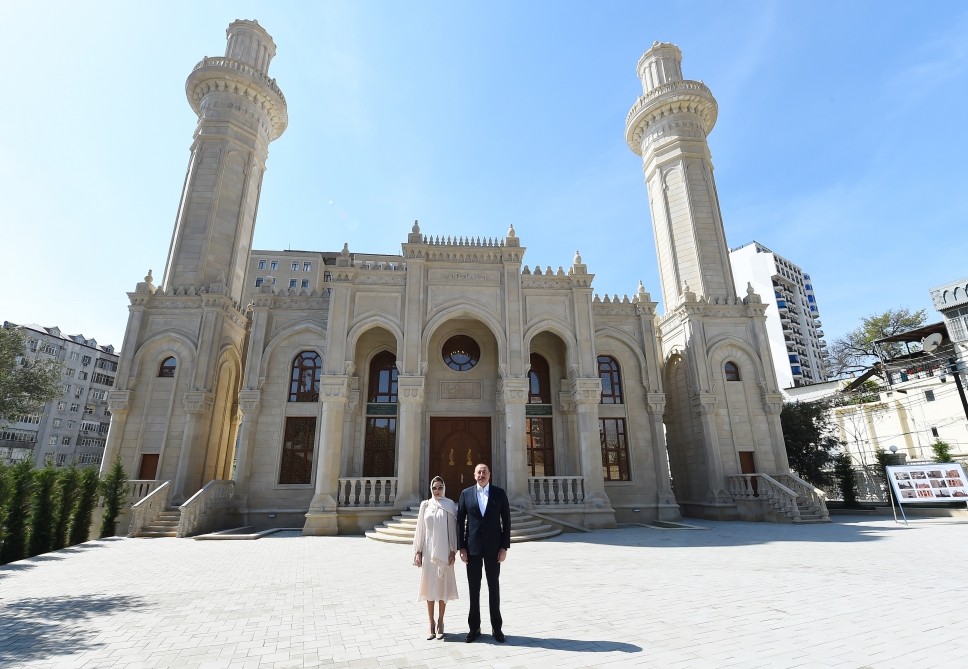 Prezident və birinci xanım “Cümə” məscidinin açılışında - FOTOLAR (YENİLƏNİB)