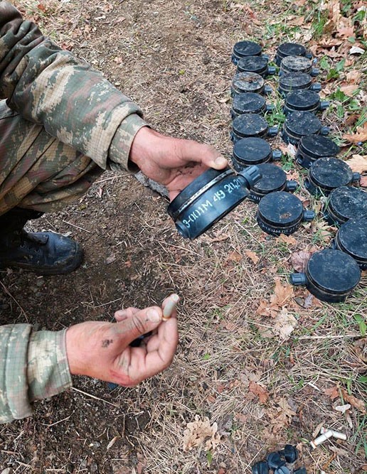 Hərbçilərimiz Ermənistanda istehsal olunan minaya düşüb - FOTOLAR