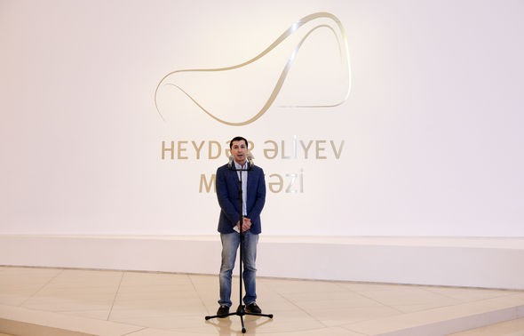 Heydər Əliyev Mərkəzində Salvador Dalinin əsərləri sərgilənir - FOTOLAR