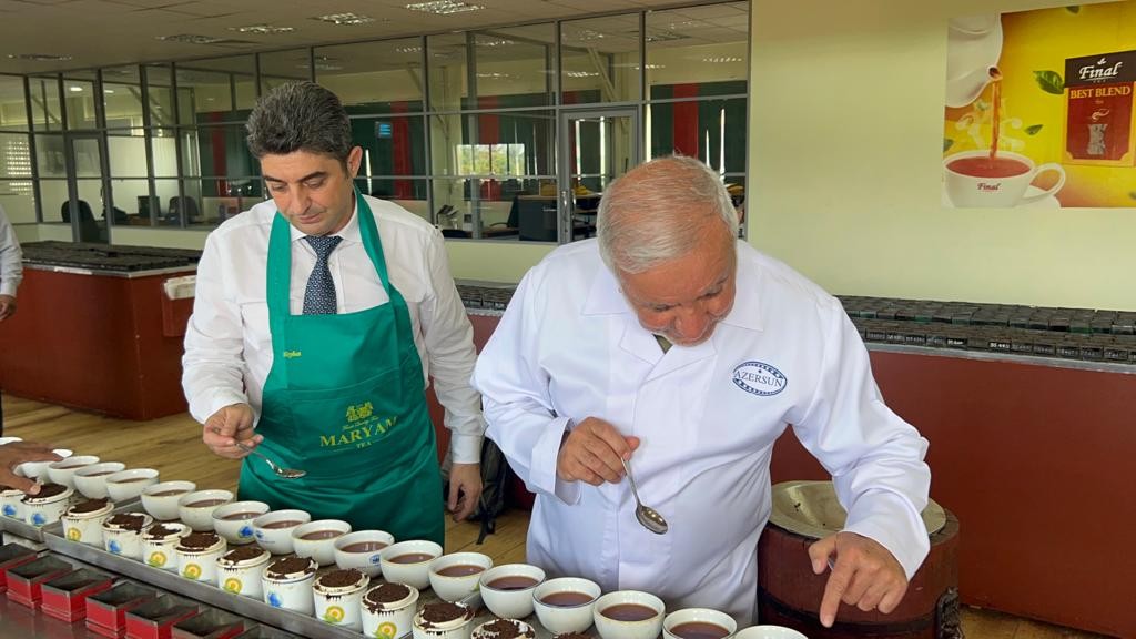 Eyyub Hüseynov Şri-Lankada “Final” çay fabrikini ziyarət edib - FOTOLAR