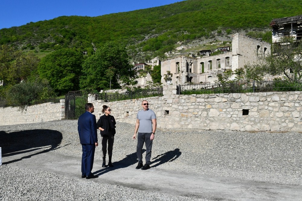 Prezidentə Tuğ kəndindəki turizm layihələri barədə məlumat verilib