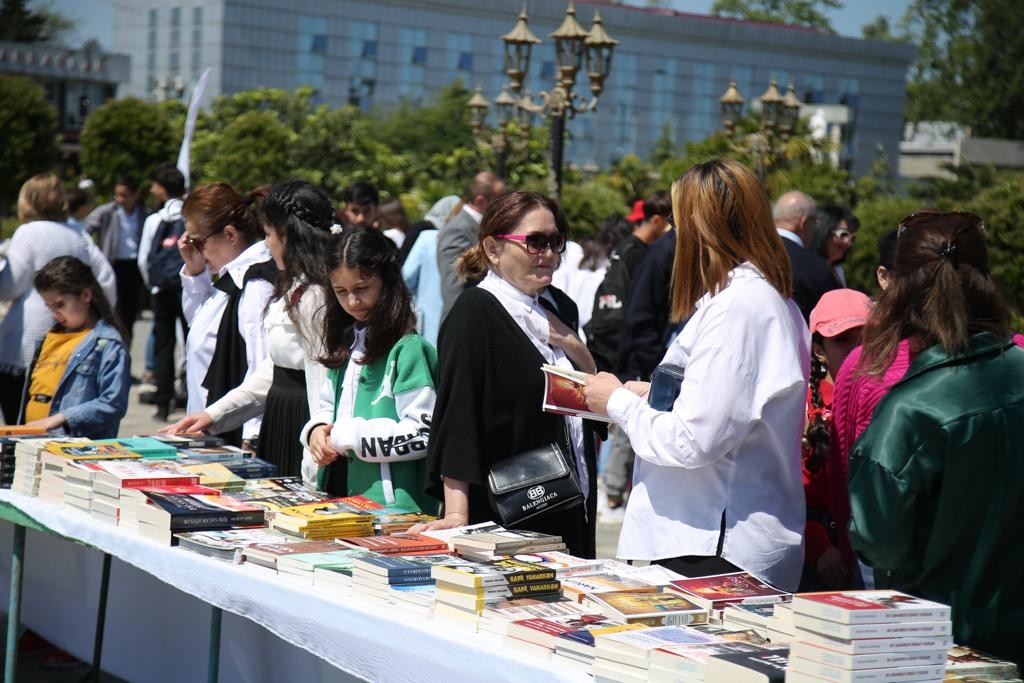 Lənkəranda “Heydər Əliyev İli” çərçivəsində kitab sərgisi keçirilib - FOTO