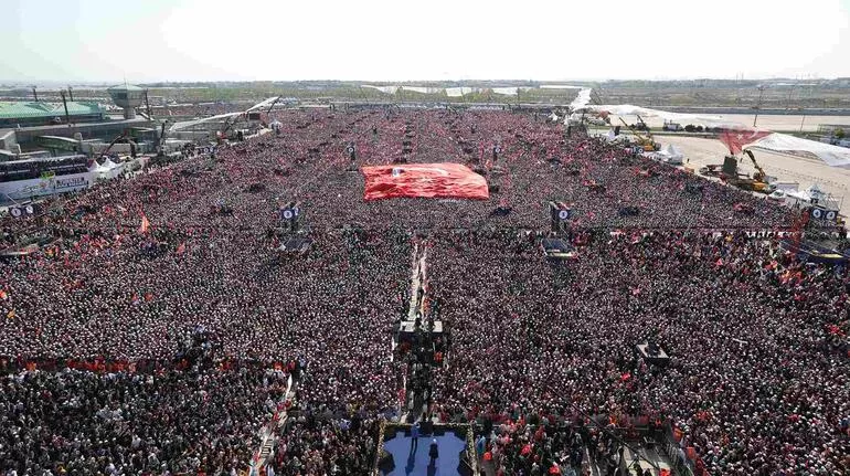 Ərdoğanın mitinqinə 1,7 milyon insan toplaşdı - FOTOLAR (VİDEO)