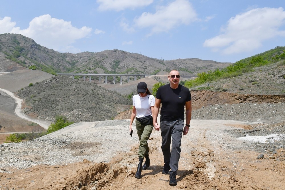 Prezident və xanımı Əhmədbəyli-Füzuli-Şuşa yolunda görülən işlərlə tanış olublar - FOTOLAR