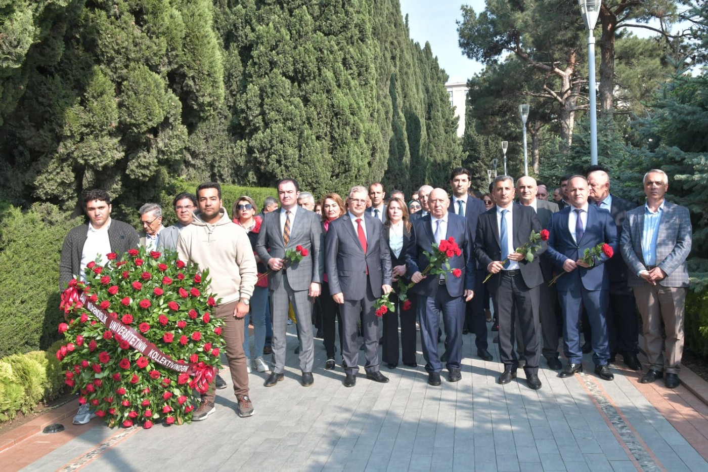 BMU-nun kollektivi Heydər Əliyevin məzarını ziyarət etdi - FOTOLAR