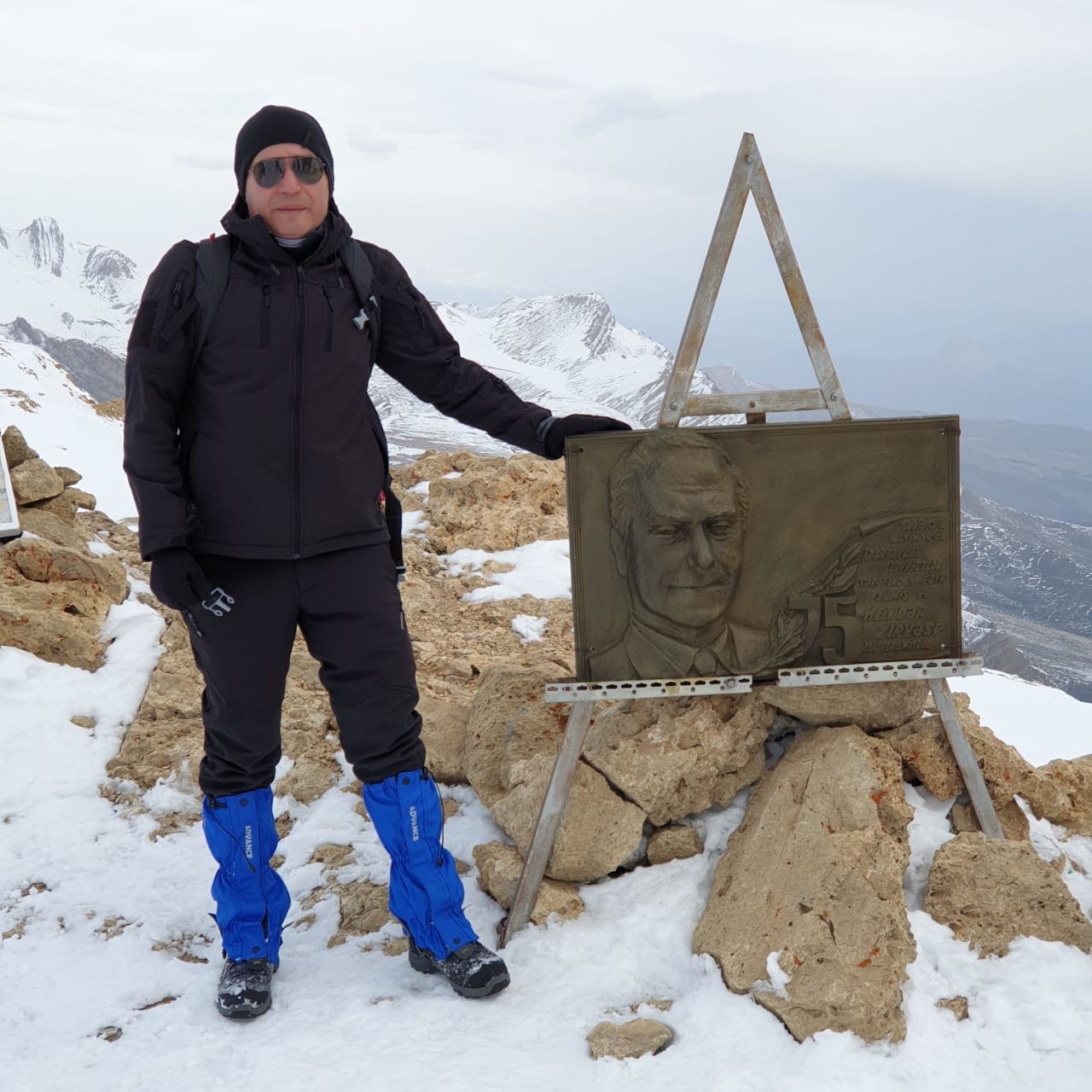 Dövlət Komitəsinin əməkdaşı “Heydər Əliyev Zirvəsi”nə qalxıb 