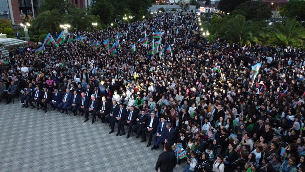 Lənkəranda Ulu Öndərlə bağlı konsert keçirildi - FOTOLAR