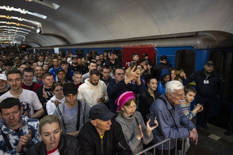 Müharibəyə görə metrostansiyada boks turniri keçirildi - FOTOLAR