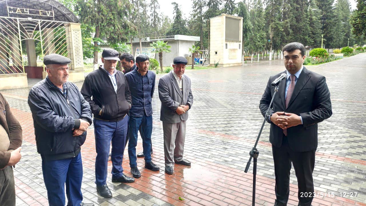 “Azəriqaz”ın rəhbərliyi Göyçayda vətəndaşları dinləyib - FOTOLAR