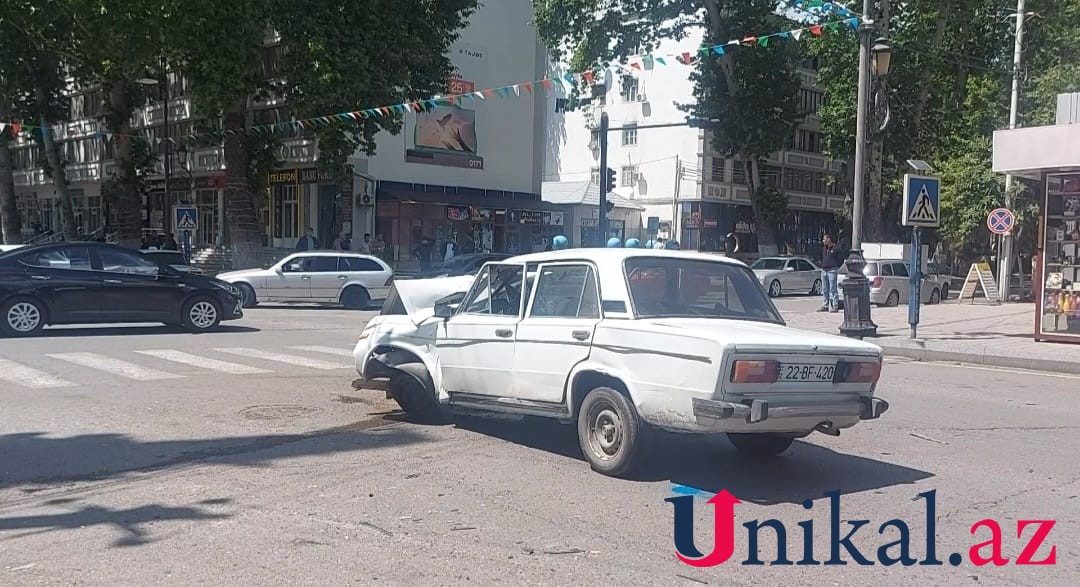 Göyçayda "BMW" "VAZ"la toqquşdu - 5 nəfər yaralandı (FOTOLAR)