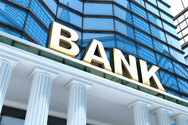 "Bank sektorunda ciddi rəqabətsizlik mühiti var" - Ekspert
