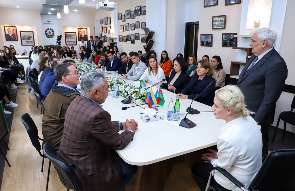 Venesuela parlamentinin nümayəndə heyəti ADU-da - FOTOLAR