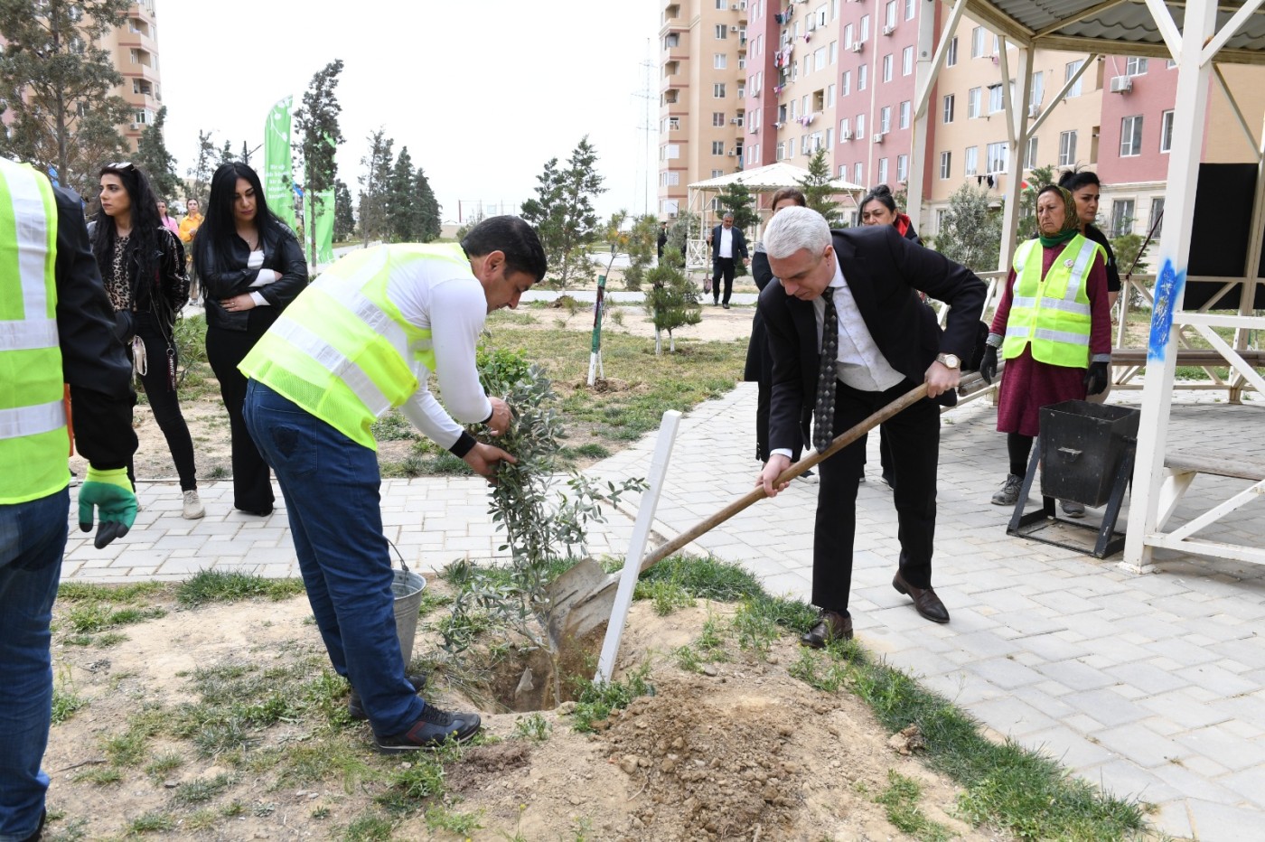 Heydər Əliyevin xatirəsinə həsr olunmuş ağacəkmə tədbirləri keçirilib - FOTOLAR