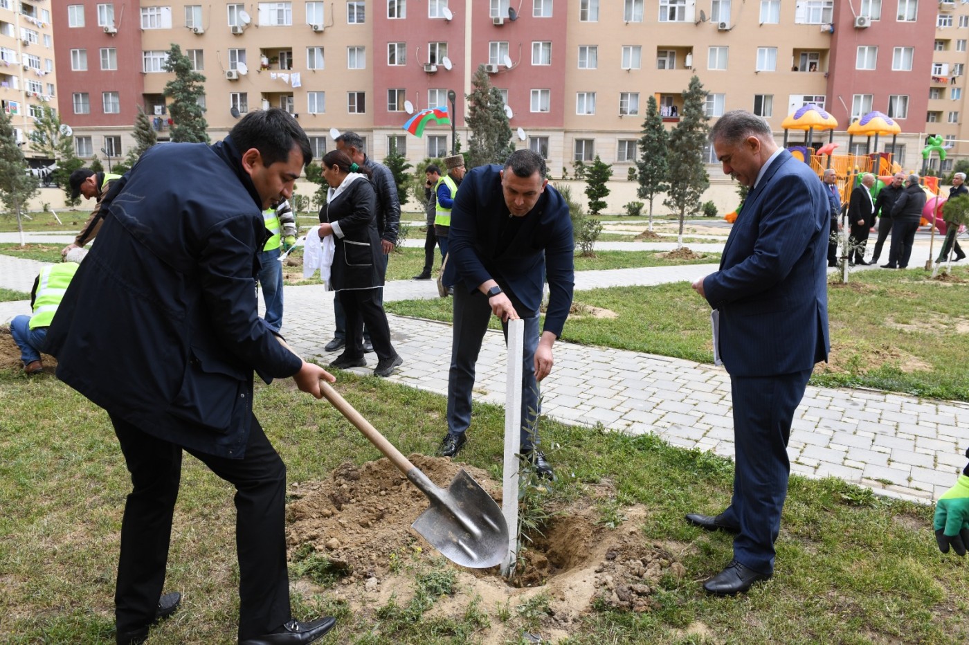 Heydər Əliyevin xatirəsinə həsr olunmuş ağacəkmə tədbirləri keçirilib - FOTOLAR