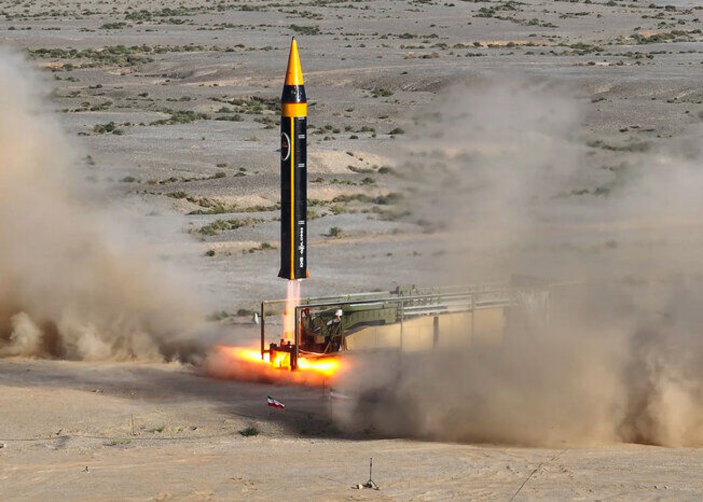 İran 2000 km mənzilli ballistik raketini təqdim etdi