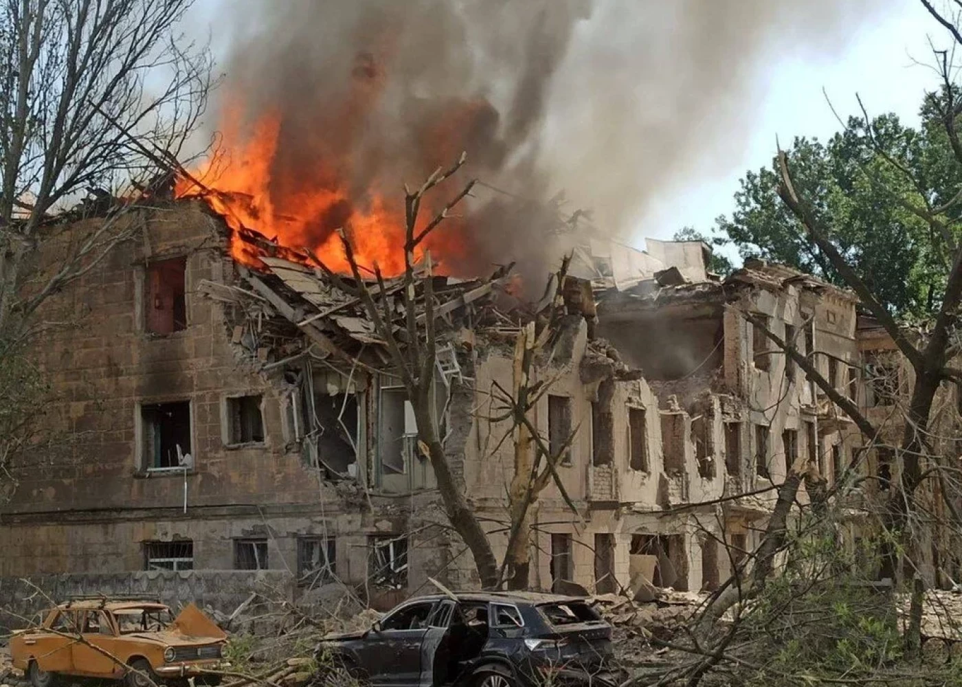 Rusiya Ukraynada xəstəxananı vurdu - Ölən və yaralılar var