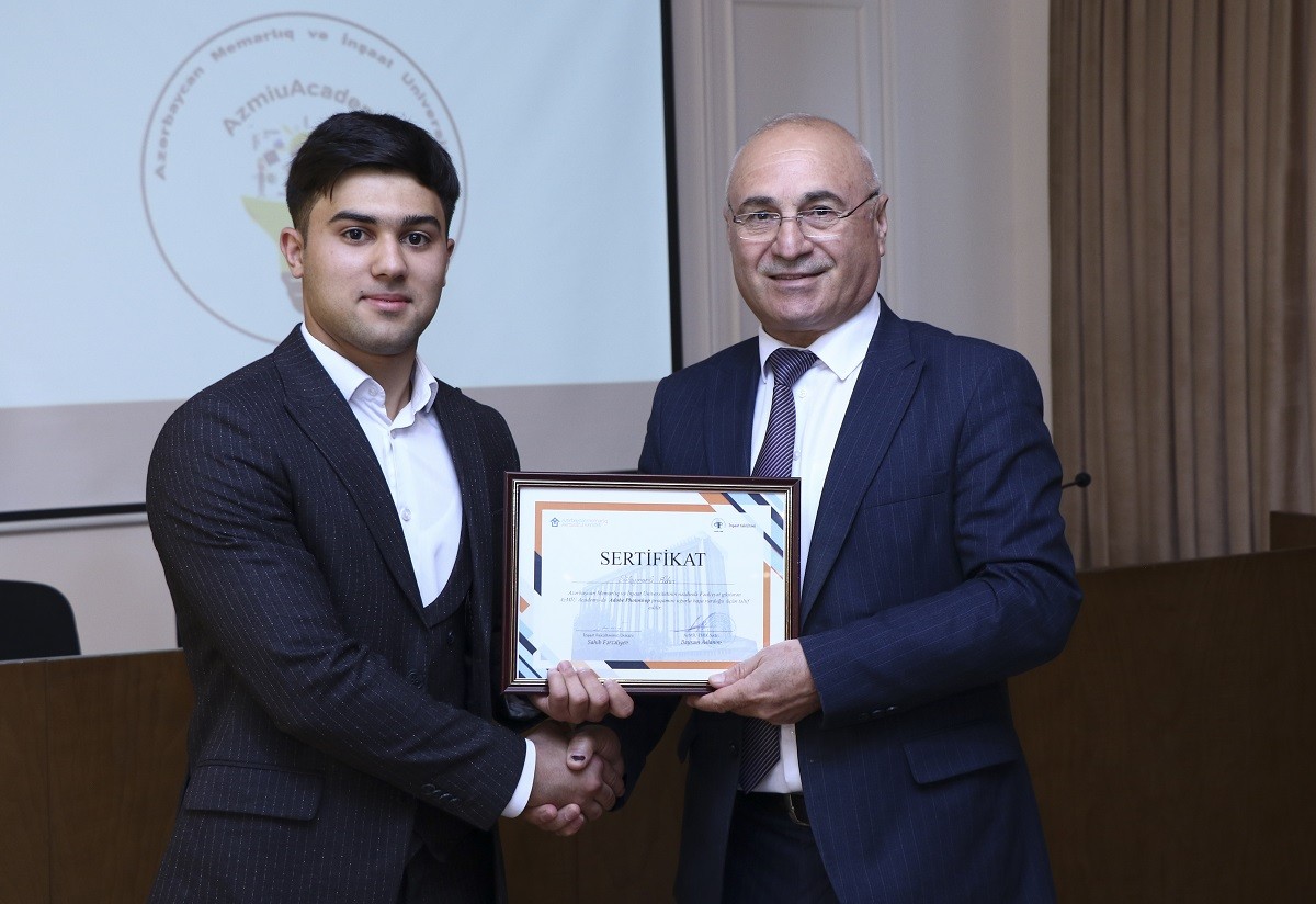 “AzMİU Academy”nin ilk məzunlarına sertifikatlar təqdim olunub - FOTOLAR