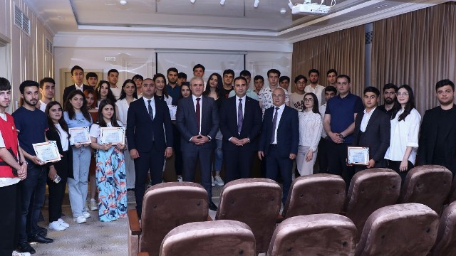 “AzMİU Academy”nin ilk məzunlarına sertifikatlar təqdim olunub -FOTOLAR