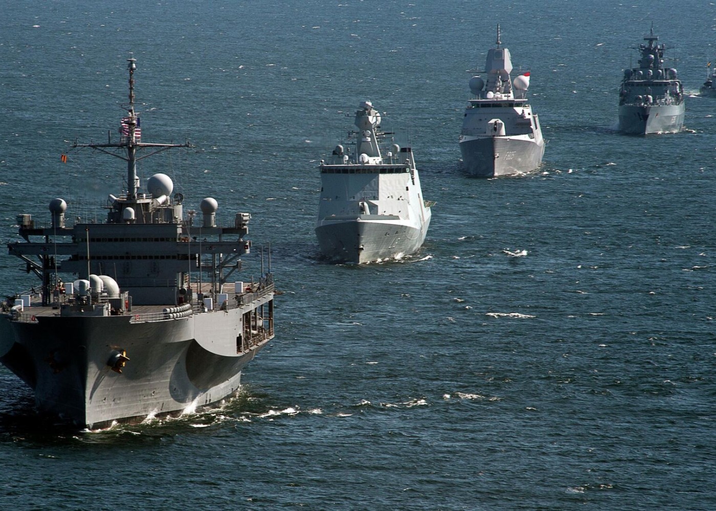 50 NATO gəmisi ilə hərbi təlimlərə başladılar 