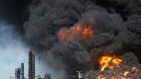 ABŞ-da neft emalı zavodunu ildırım vurdu:Güclü yanğın baş verdi