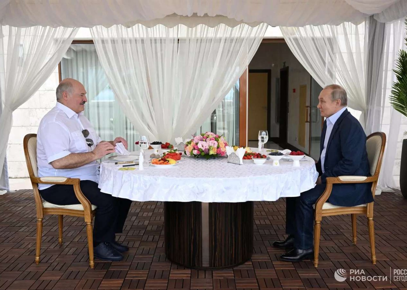 Putin və Lukaşenko Soçidə qeyri-rəsmi danışıqlar aparırlar