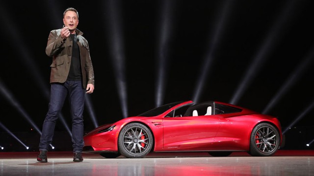 Musk Fransada Tesla zavodu tikmək istəyir