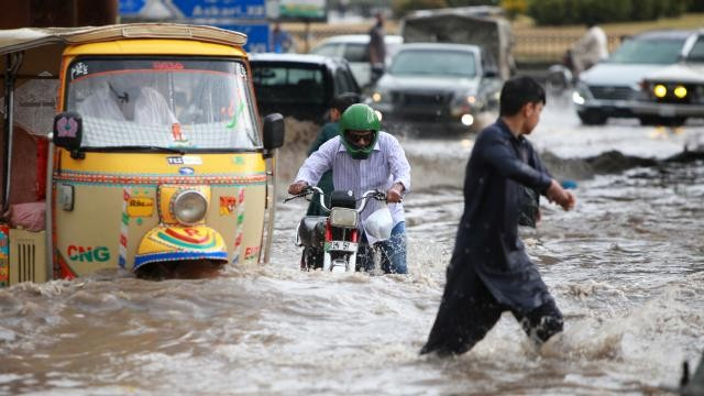 Pakistanda güclü yağışlar 28 nəfərin həyatına son qoydu