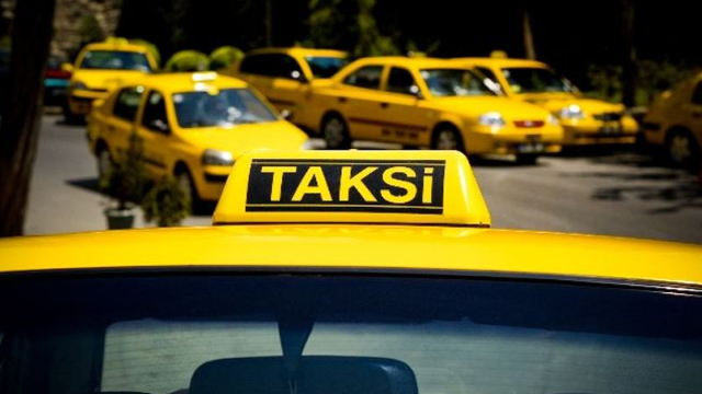 Taksi fəaliyyəti ilə bağlı yeni dövlət rüsumları müəyyənləşir