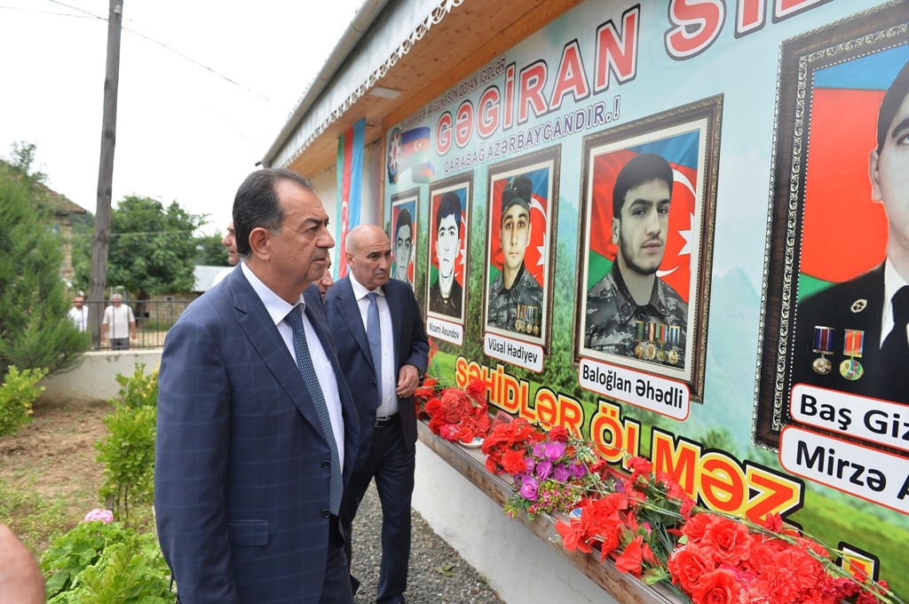 Taleh Qaraşov şəhidlərin məzarını ziyarət etdi - FOTOLAR