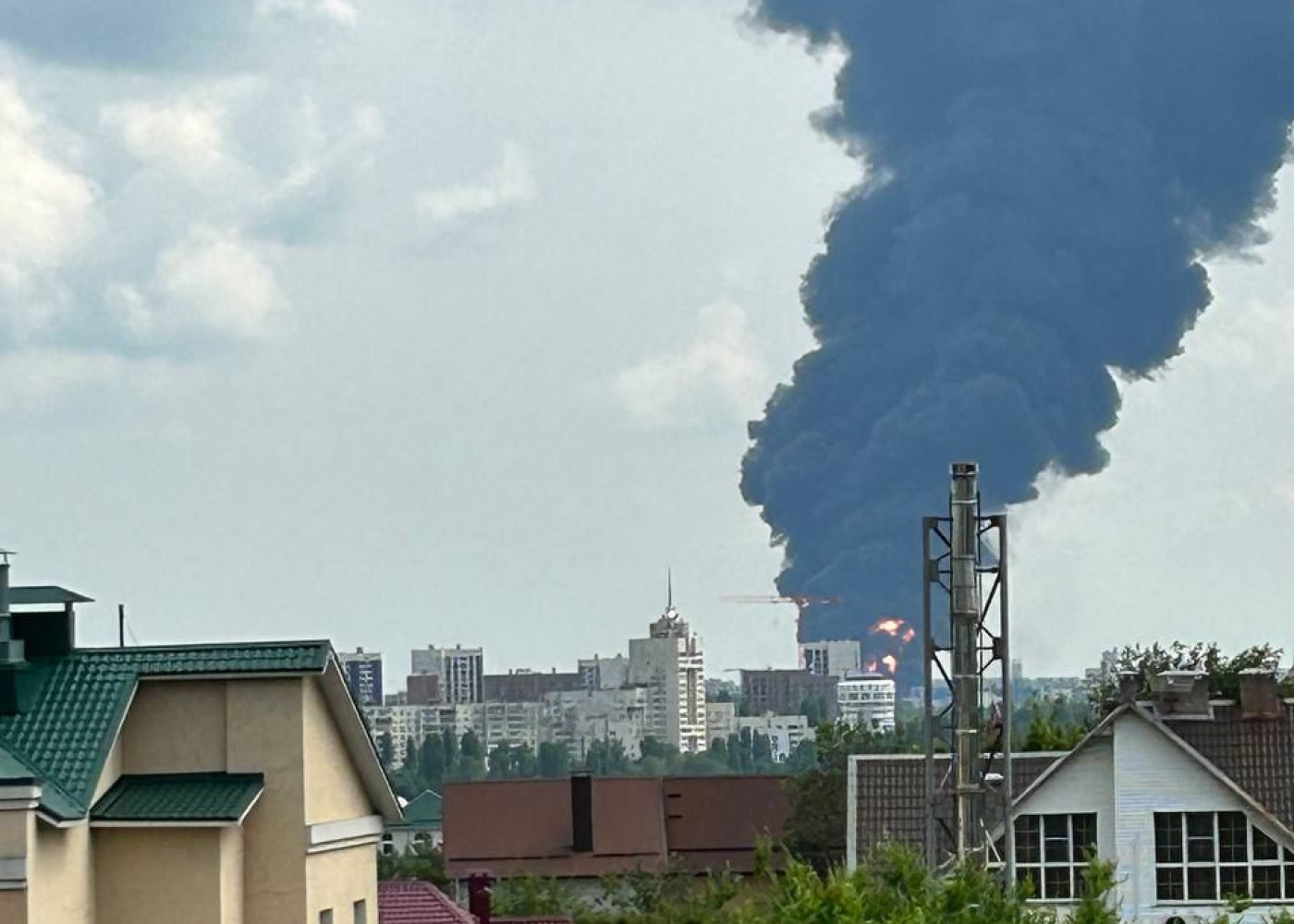 Rusiyanın neft bazası vuruldu 