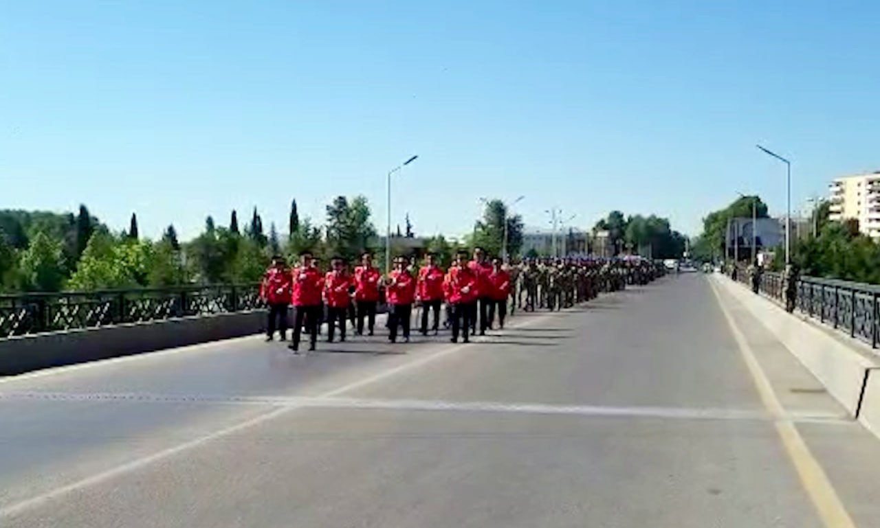 Silahlı Qüvvələr Günündə hərbi qulluqçuların yürüşləri təşkil olunub  - FOTOLAR