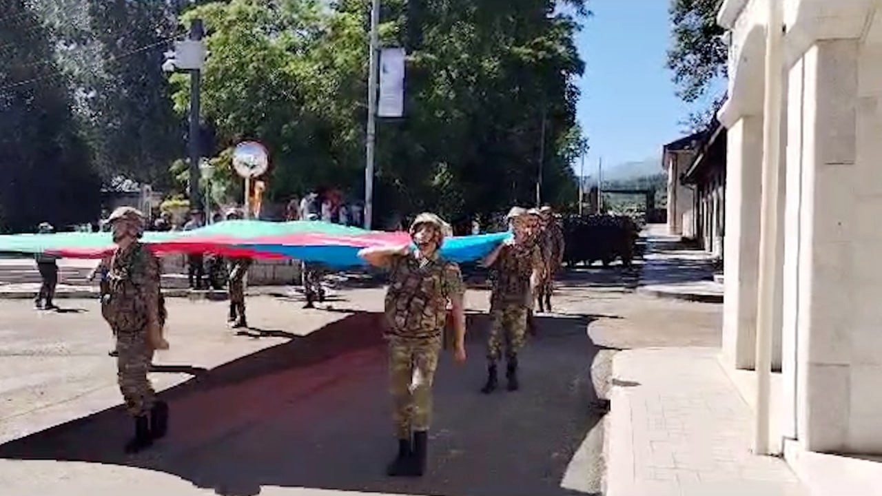Silahlı Qüvvələr Günündə hərbi qulluqçuların yürüşləri təşkil olunub  - FOTOLAR