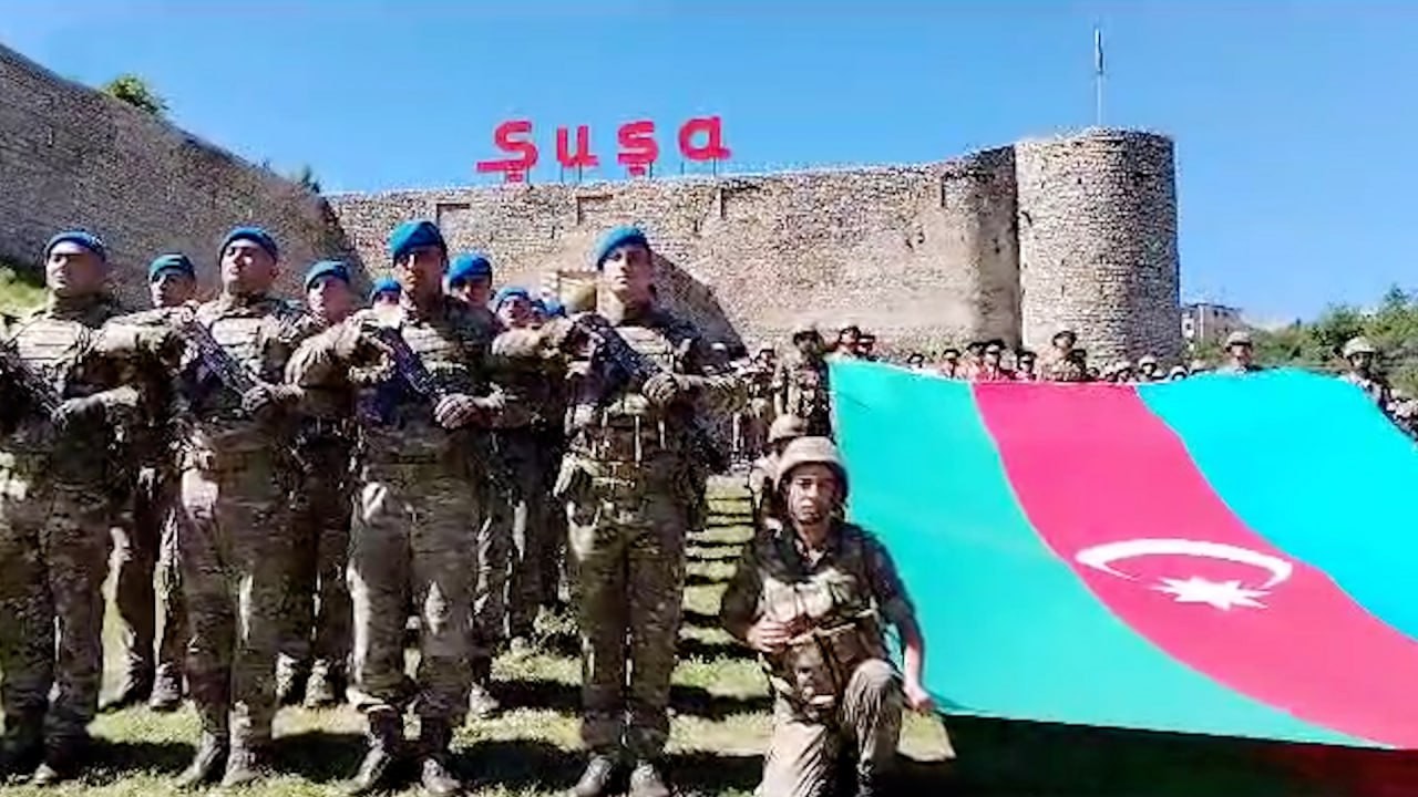 Silahlı Qüvvələr Günündə hərbi qulluqçuların yürüşləri təşkil olunub  - FOTOLAR