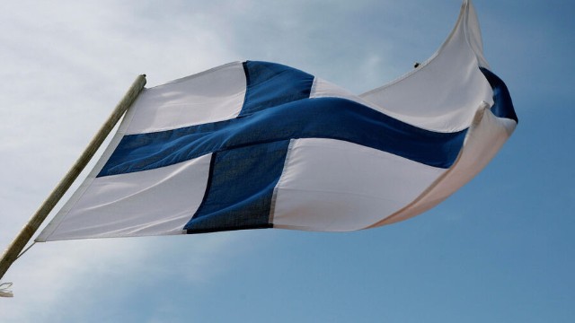 Finlandiya Rusiyaya qoşun yeritmək üçün dəmir yolunu yeniləyəcək