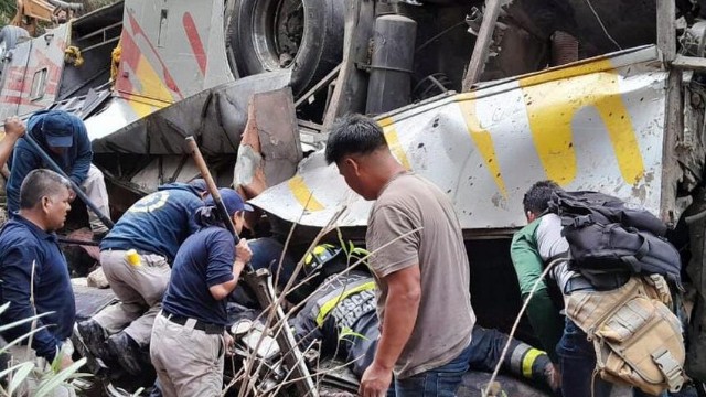 Meksikada avtobus aşdı: 26 ölü, onlarla yaralı