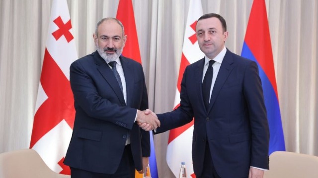Paşinyan Qaribaşvili ilə regional sülhü müzakirə edib
