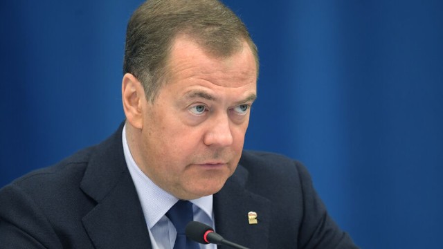 "Conson psixiatrik xəstəxanaya göndərilməlidir" - Medvedev