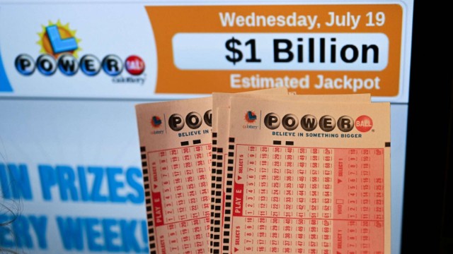 ABŞ-də lotereyadan 1 milyard dollar cekpot uddu