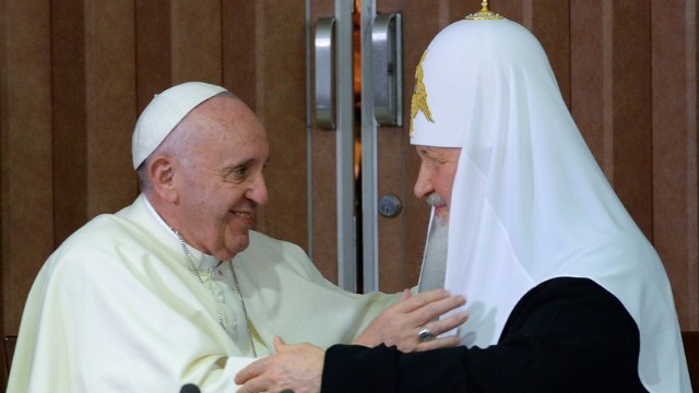 Papa rus patriarxla görüşmək istəyir
