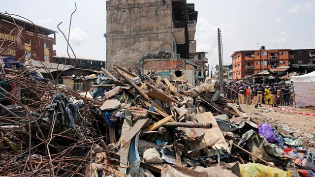 Kamerunda bina uçdu: 12 ölü